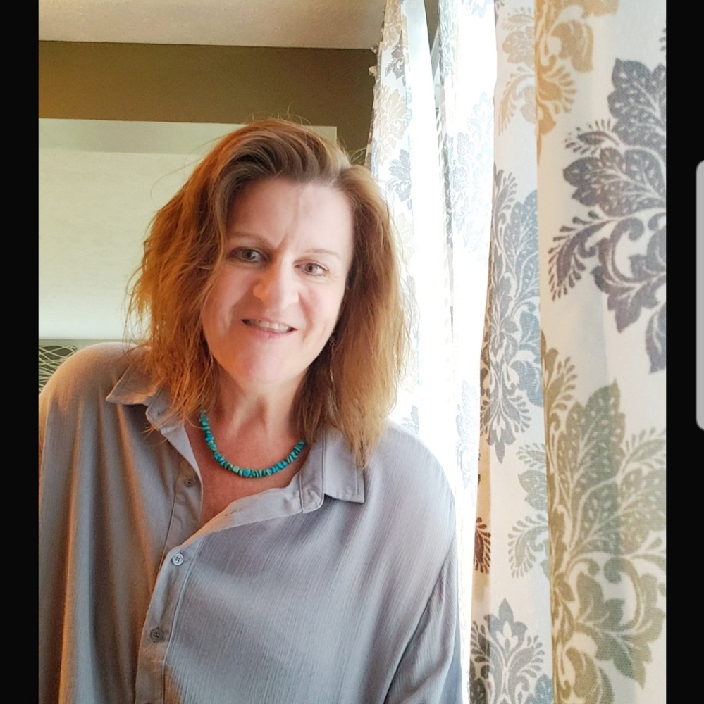 Meet your Posher, Elaine